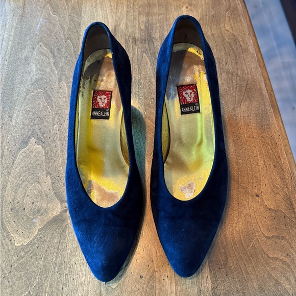 Anne Klein Black Suede Pumps - Picture 1 of 6